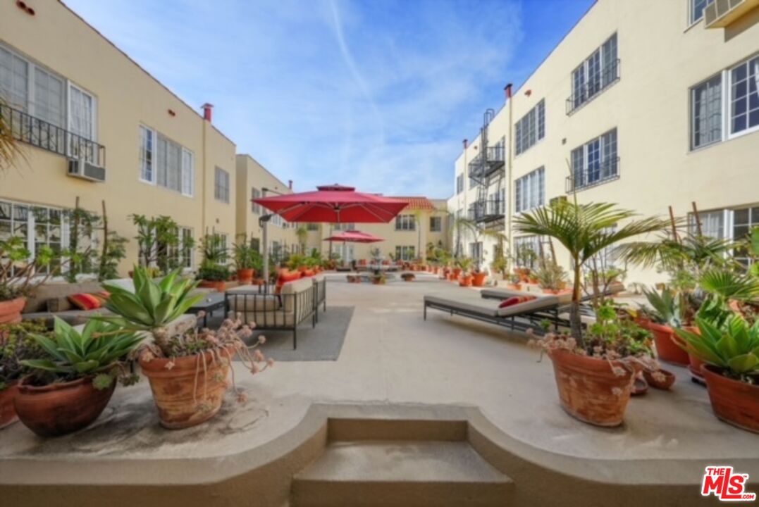 1345 N Hayworth Ave Unit: 201, West Hollywood