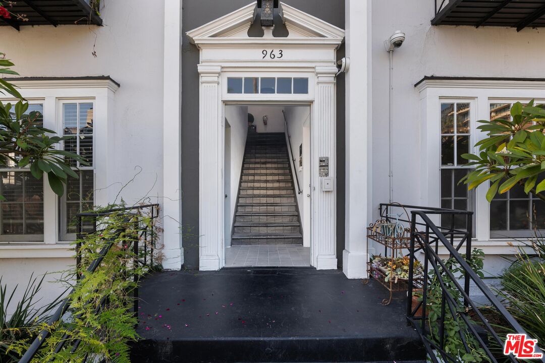 963 N Doheny Dr Unit: 3/4, West Hollywood