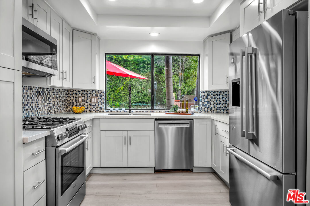 1954 N Bronson Ave
