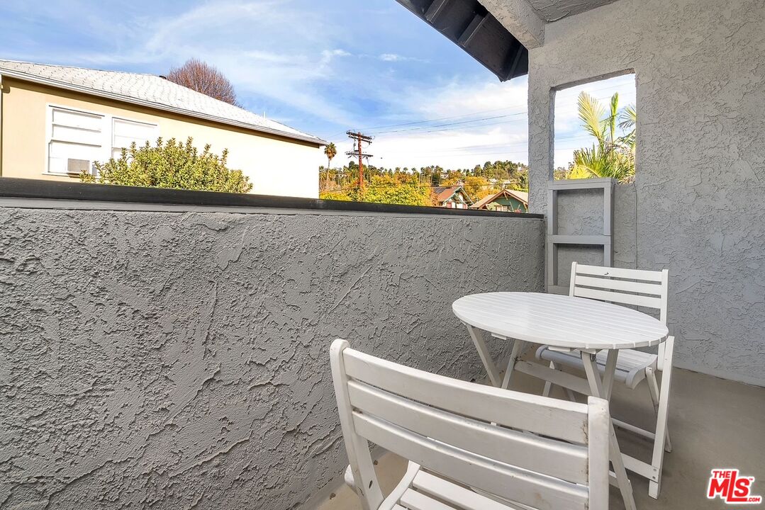 1954 N Bronson Ave