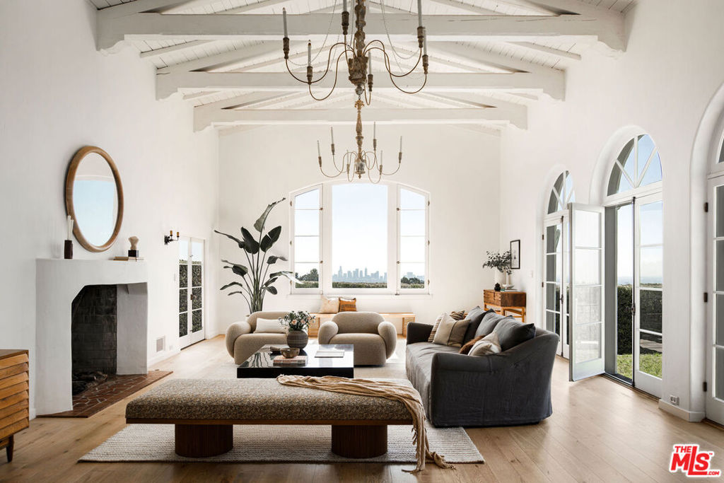 3206 Deronda Drive, hollywood Hills