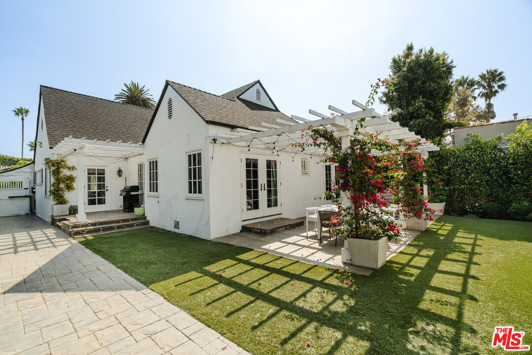 607 N Sierra Bonita Ave, Melrose