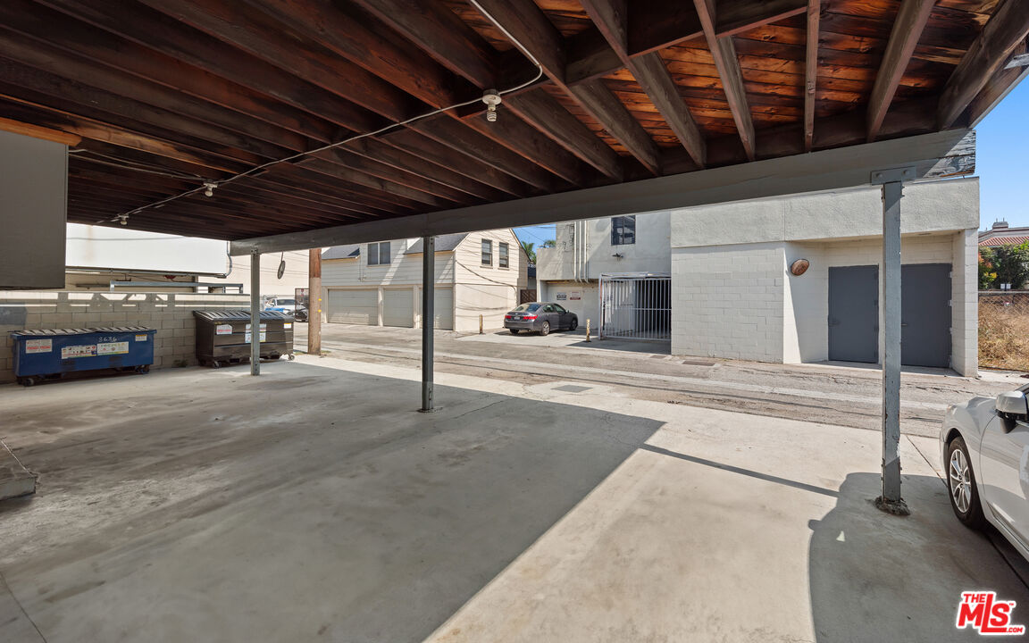 3636 Mentone Ave