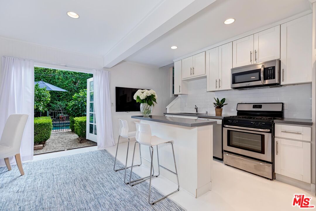 909 N Orlando Ave, West Hollywood