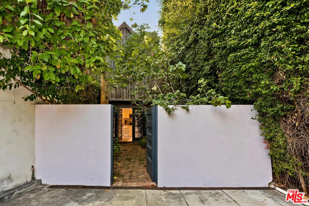 909 N Orlando Ave, West Hollywood