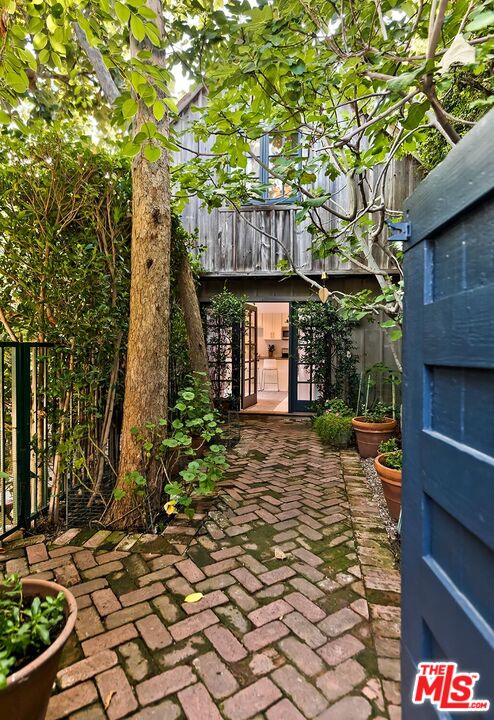 909 N Orlando Ave, West Hollywood