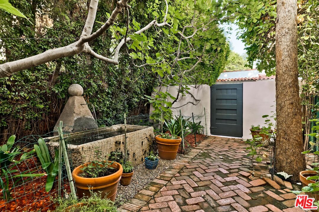 909 N Orlando Ave, West Hollywood