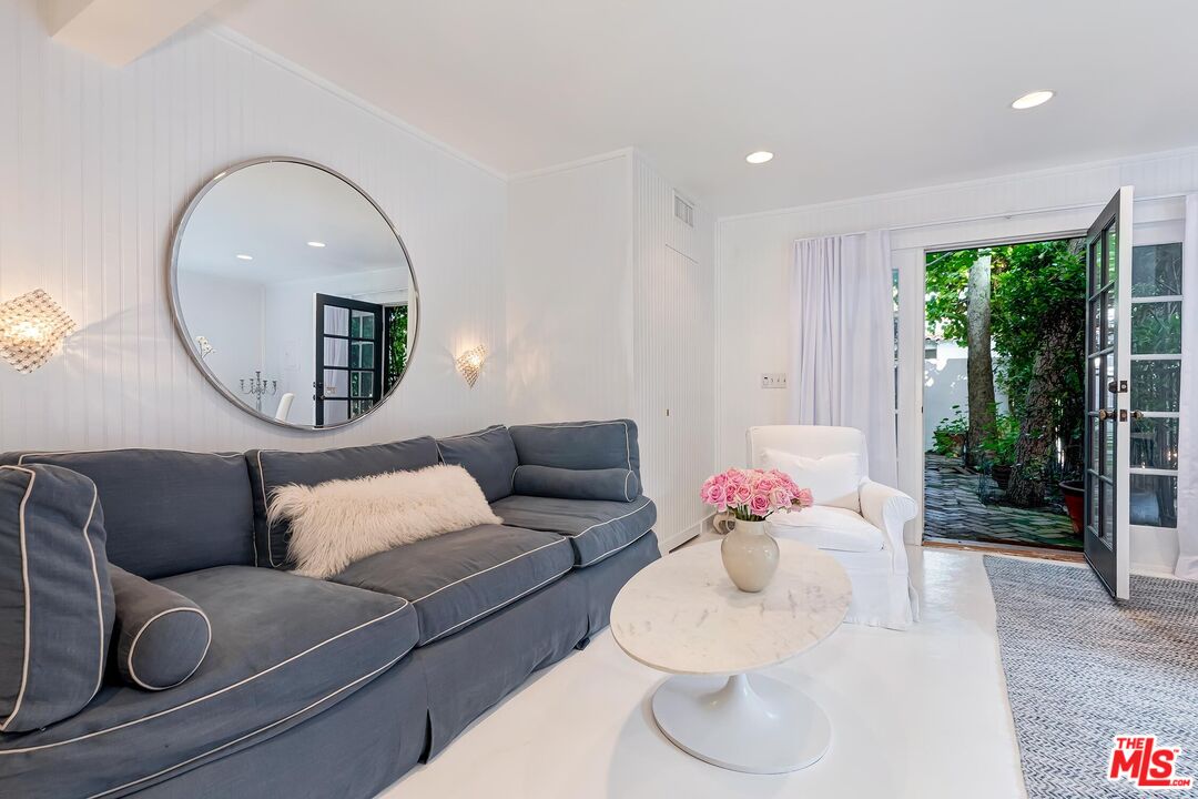 909 N Orlando Ave, West Hollywood