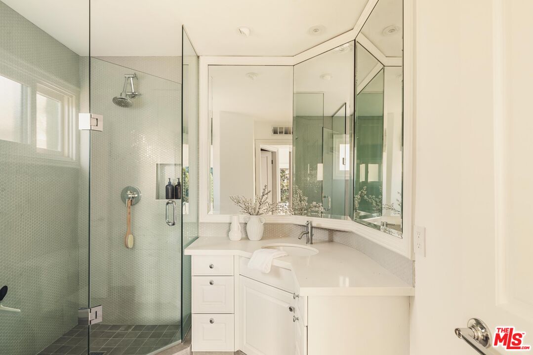 633 12th St, Santa Monica