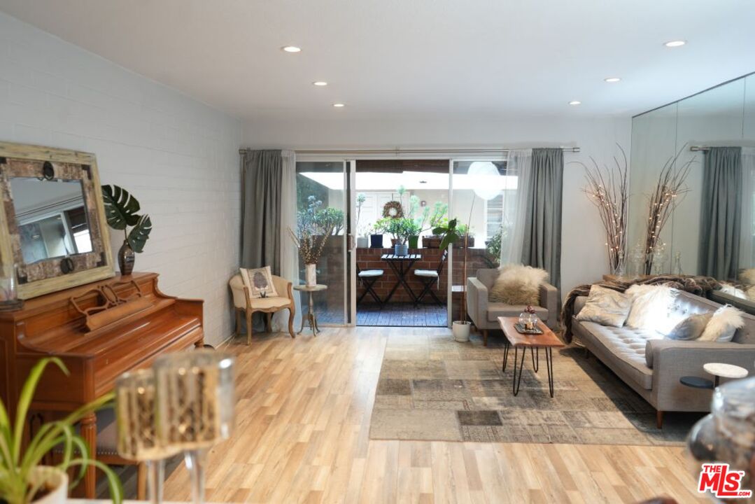 11750 W Sunset Blvd Unit: 305