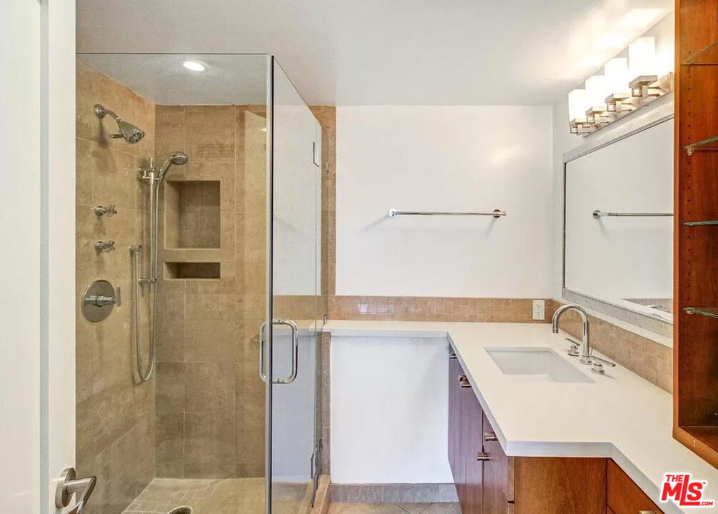 1155 N La Cienega Blvd Unit: 614