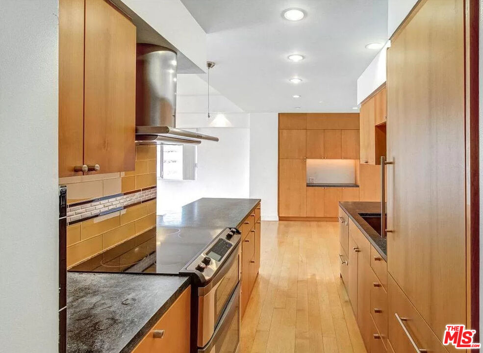 1155 N La Cienega Blvd Unit: 614