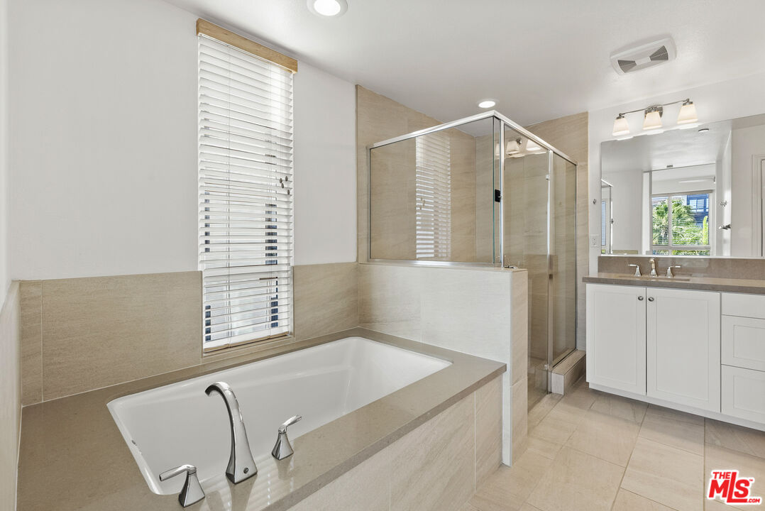 12887 Runway Rd Unit: 3, Playa Vista