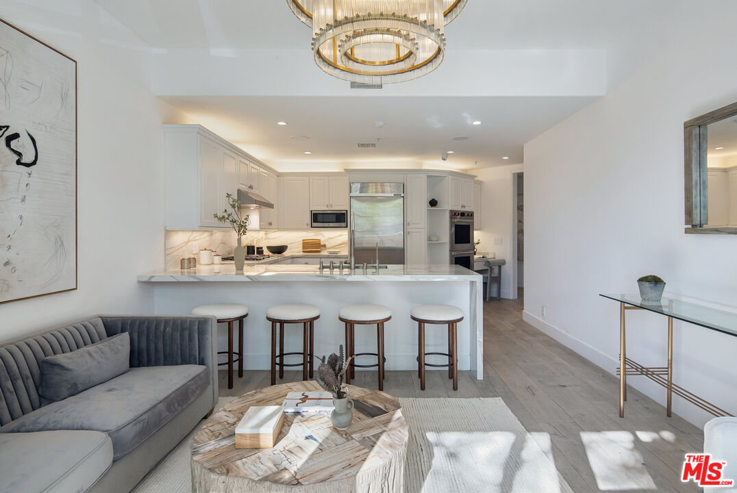 11500 San Vicente Blvd Unit: 221, Brentwood