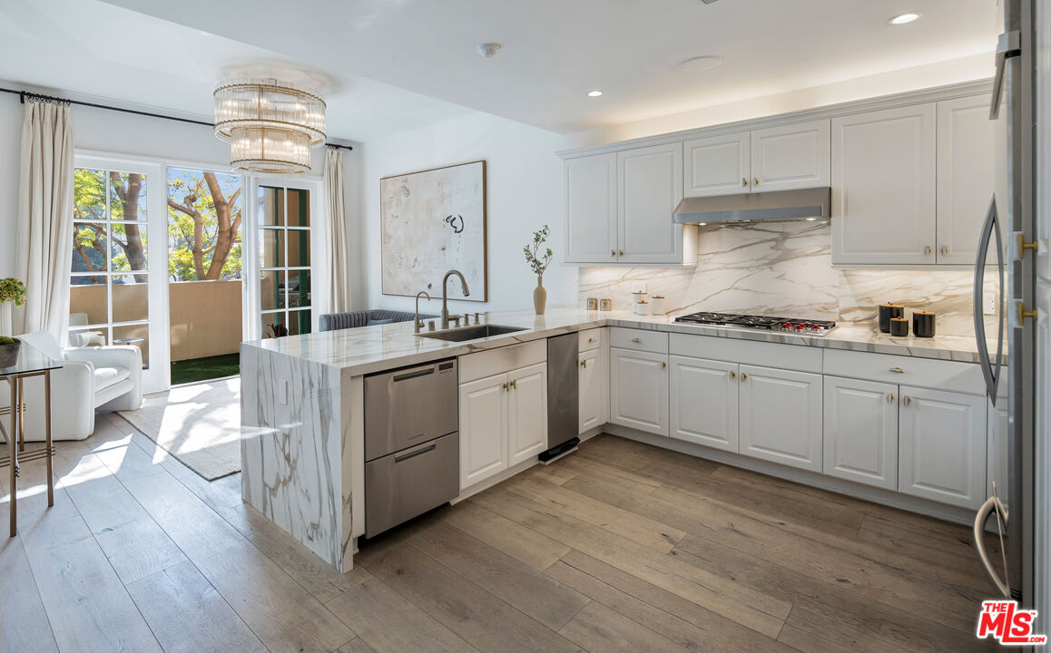 11500 San Vicente Blvd Unit: 221, Brentwood