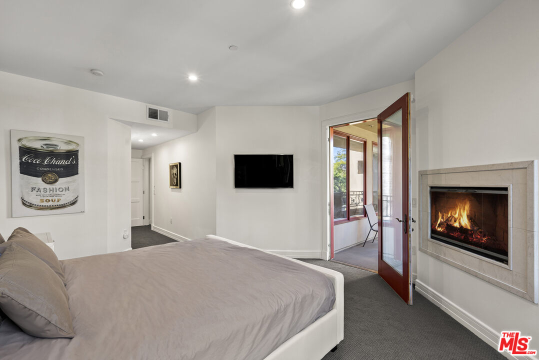 411 N Oakhurst Dr Unit: 210, Beverly Hills
