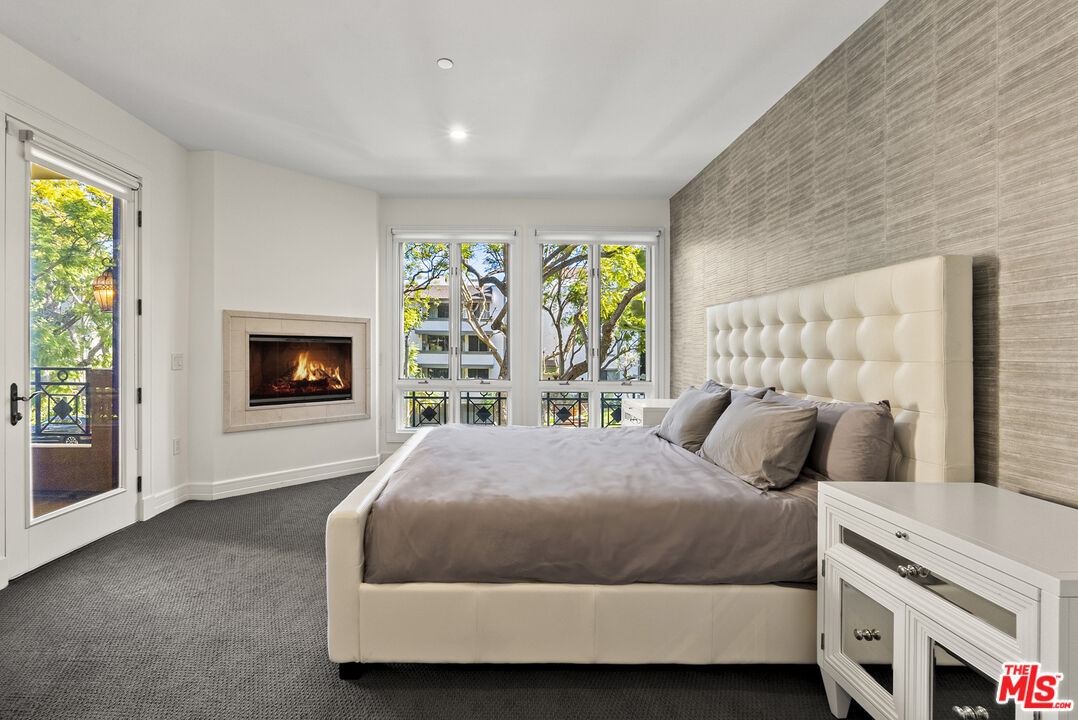 411 N Oakhurst Dr Unit: 210, Beverly Hills