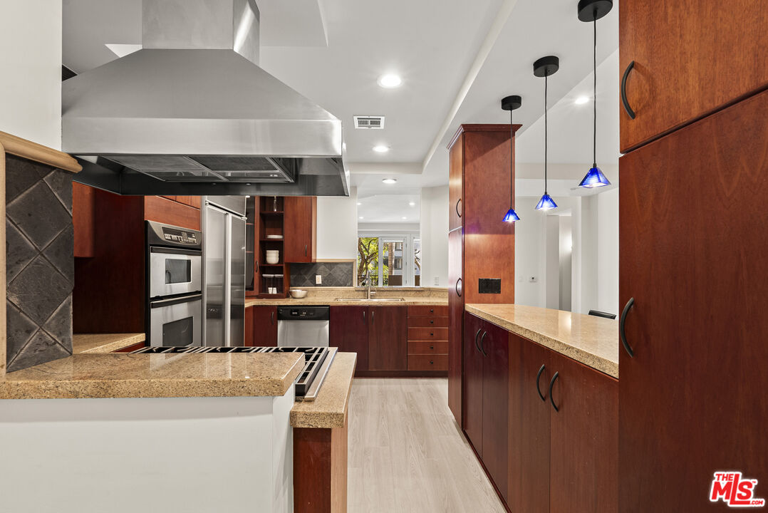 411 N Oakhurst Dr Unit: 210, Beverly Hills