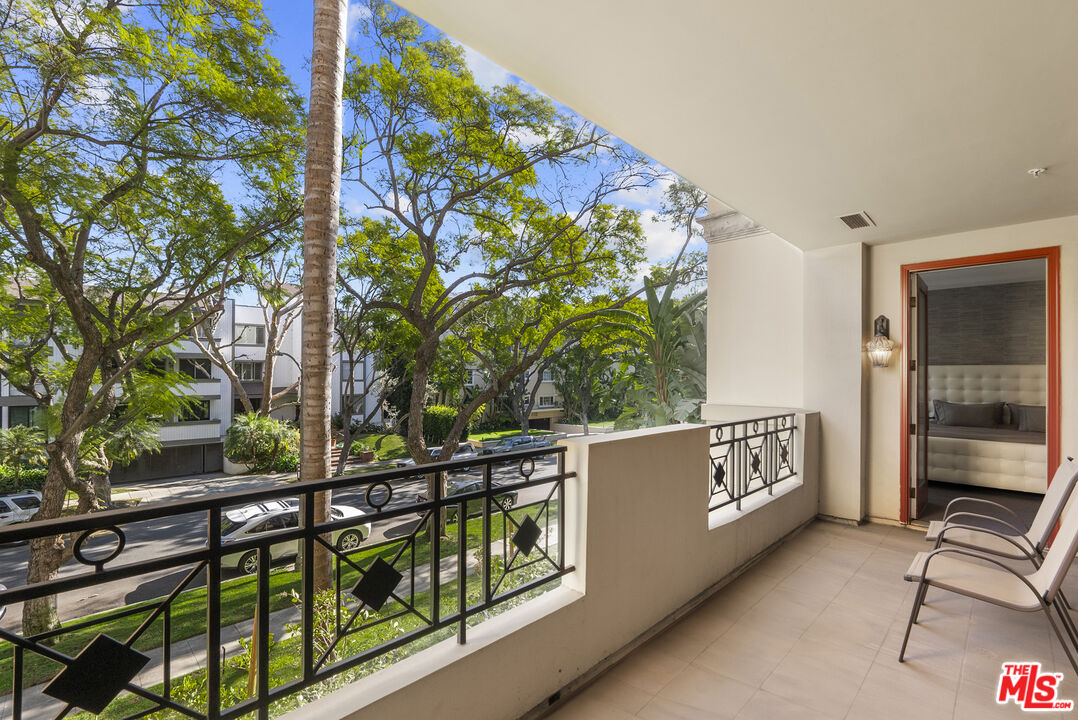 411 N Oakhurst Dr Unit: 210, Beverly Hills
