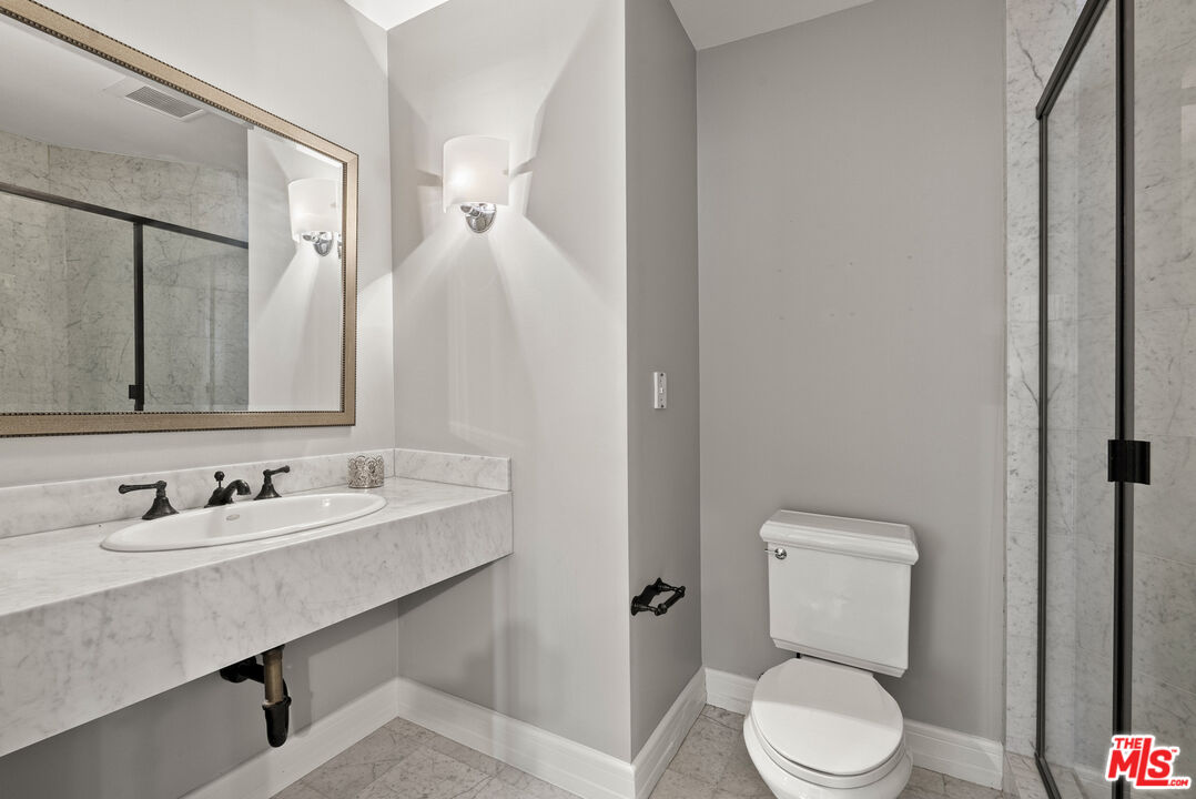 411 N Oakhurst Dr Unit: 210, Beverly Hills