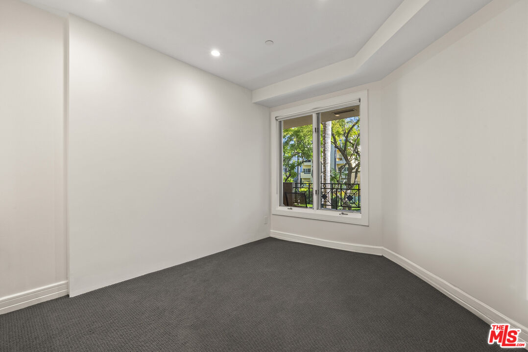 411 N Oakhurst Dr Unit: 210, Beverly Hills