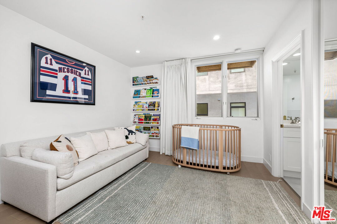 10575 Ashton Ave Unit: 301, Westwood