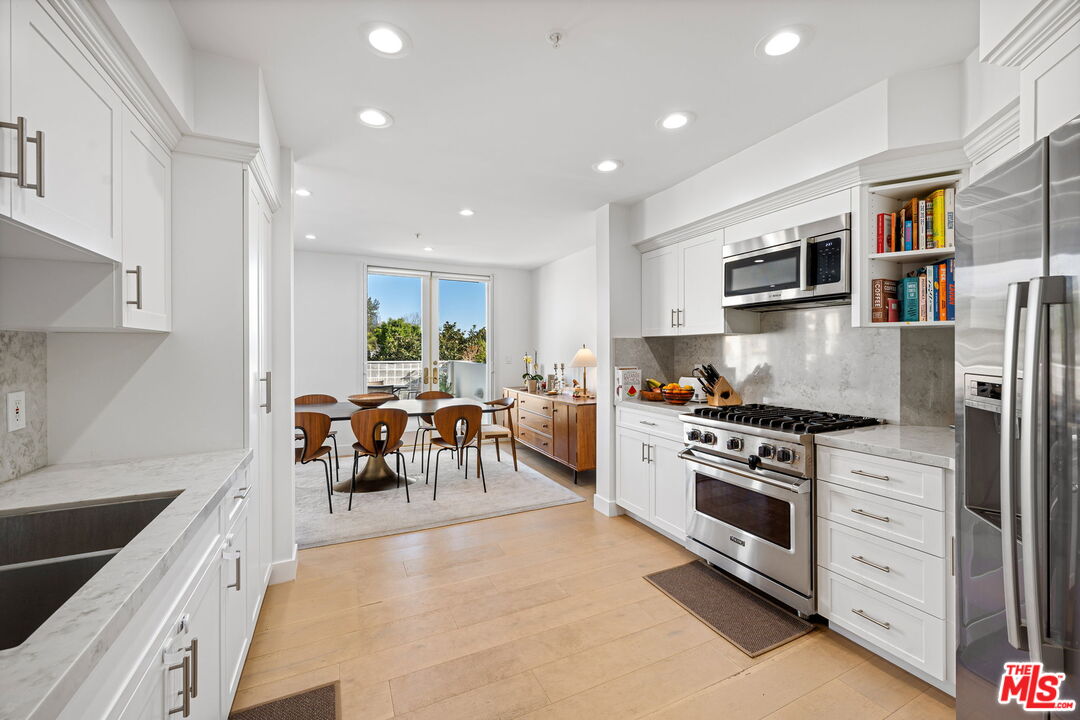 10575 Ashton Ave Unit: 301, Westwood