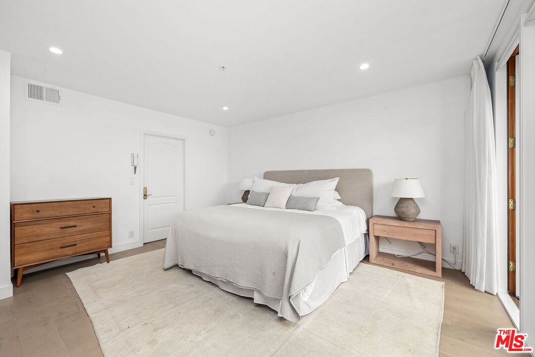 10575 Ashton Ave Unit: 301, Westwood