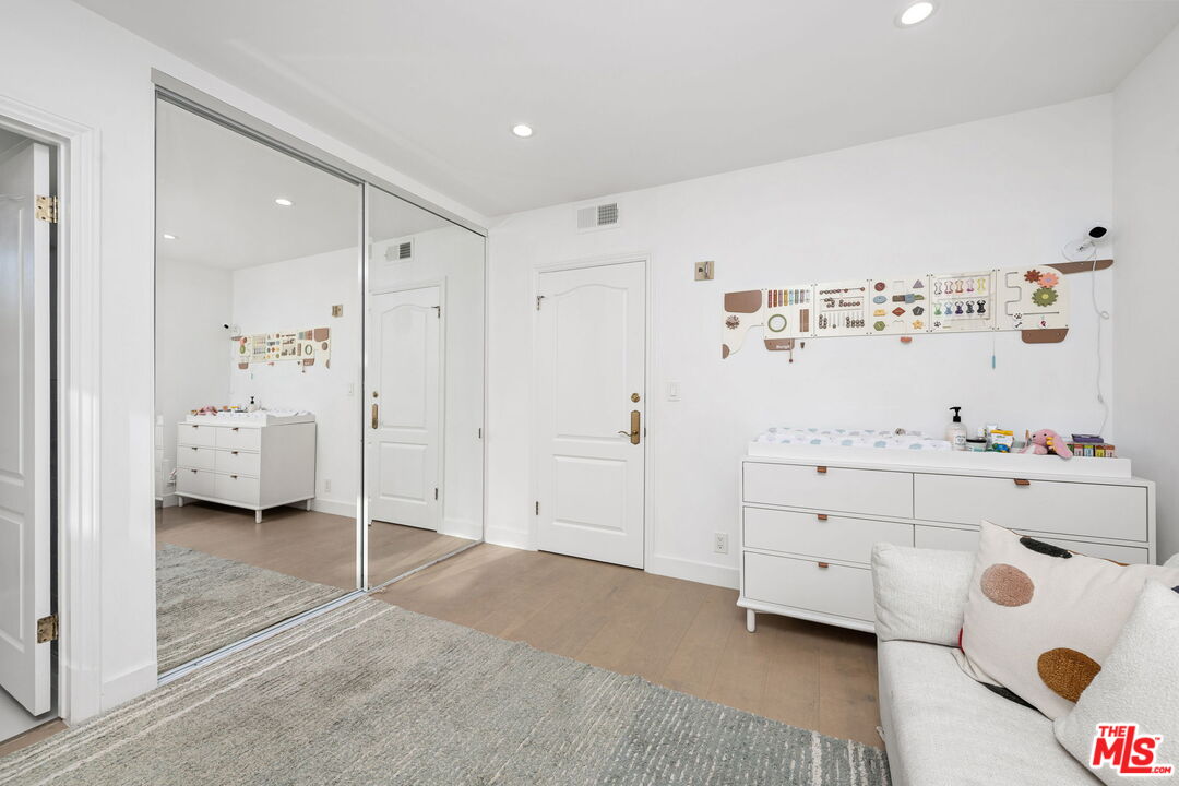 10575 Ashton Ave Unit: 301, Westwood