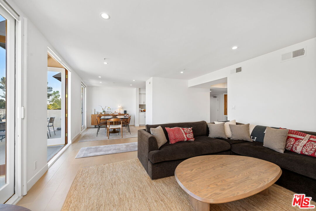 10575 Ashton Ave Unit: 301, Westwood