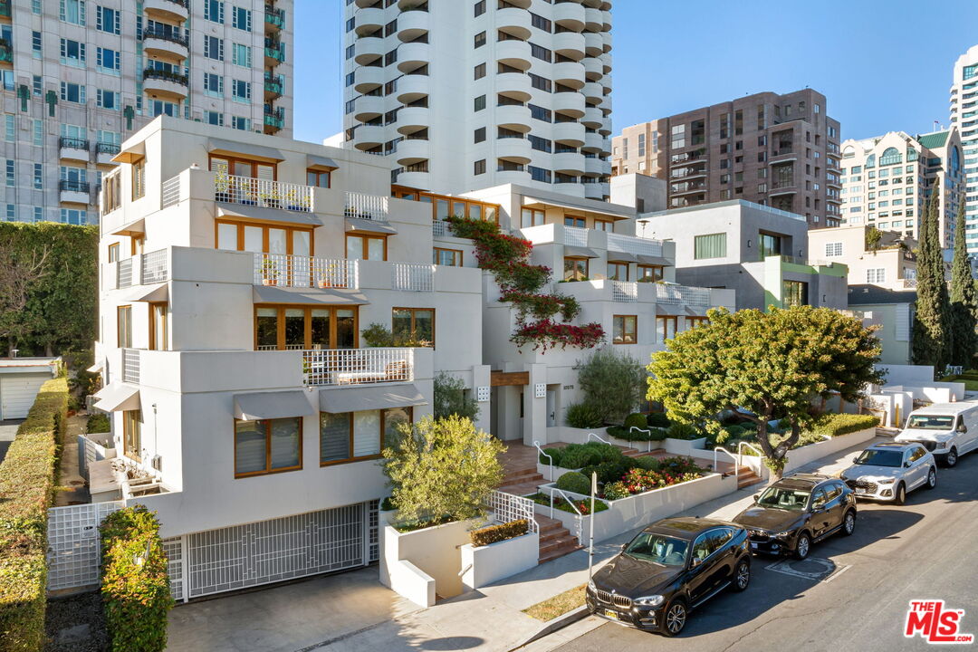 10575 Ashton Ave Unit: 301, Westwood