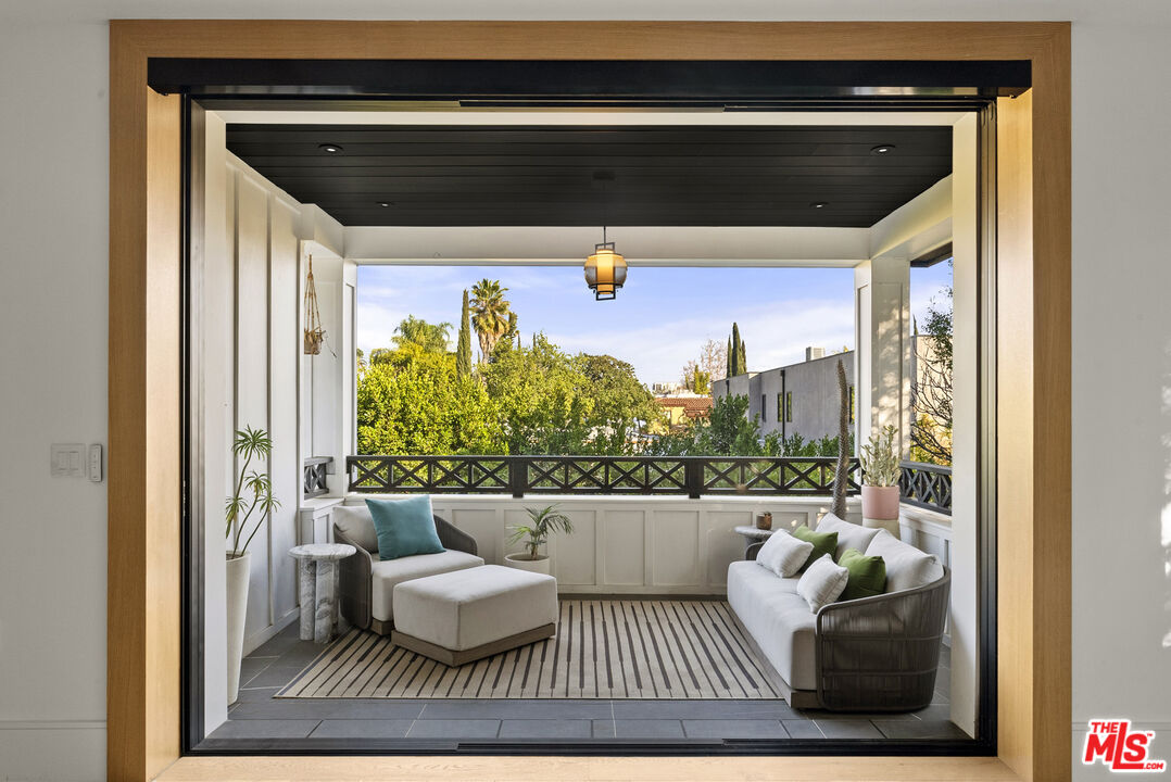 734 N Harper Ave, West Hollywood