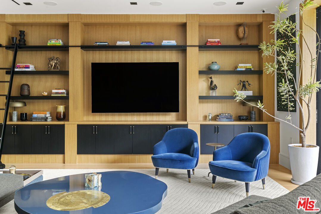 734 N Harper Ave, West Hollywood