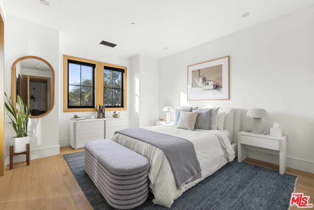 734 N Harper Ave, West Hollywood
