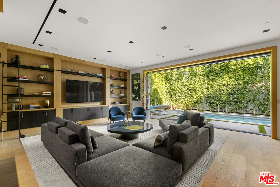 734 N Harper Ave, West Hollywood