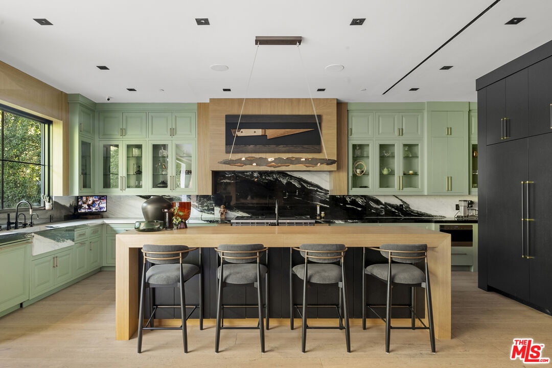 734 N Harper Ave, West Hollywood