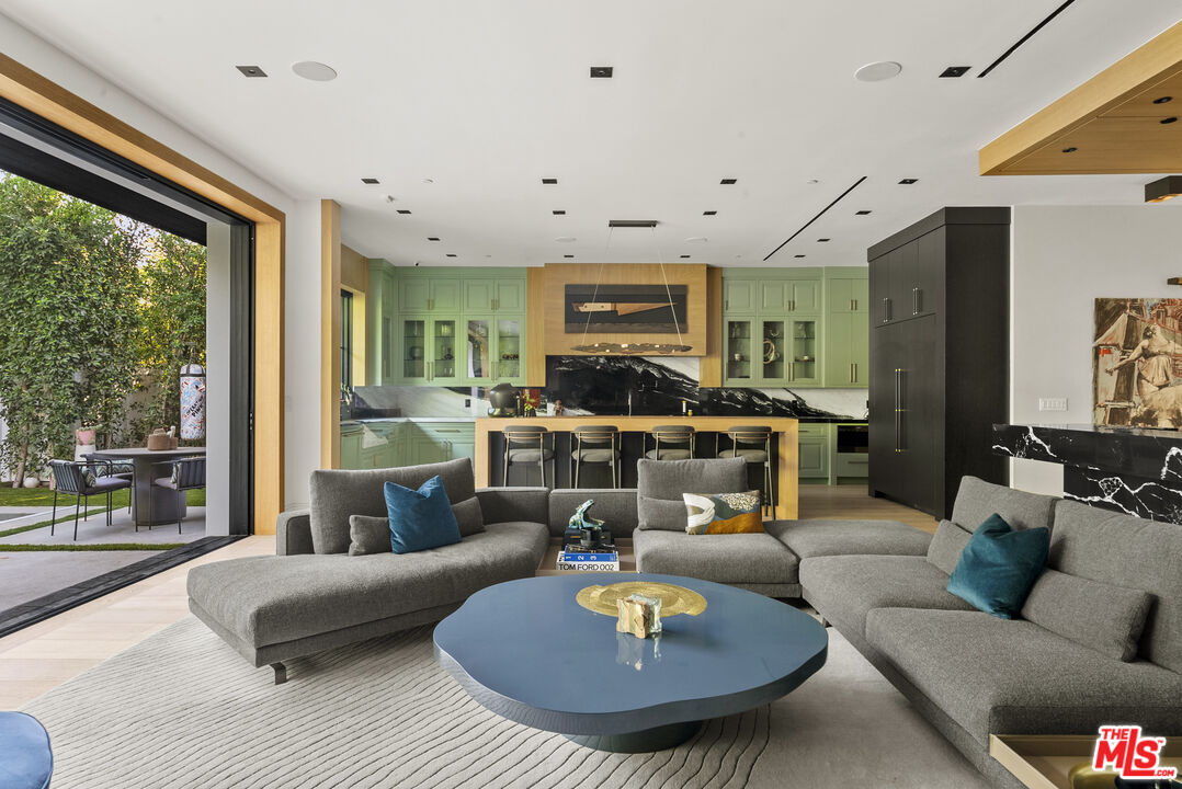 734 N Harper Ave, West Hollywood
