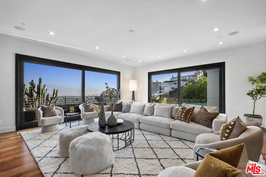 9330 Beverly Crest Dr, Beverly Hills