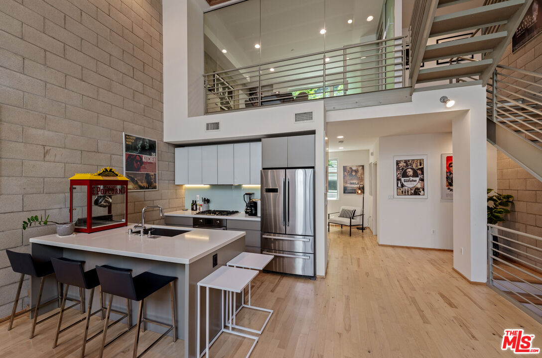 3450 Cahuenga Blvd Unit: 410, Hollywood Hills