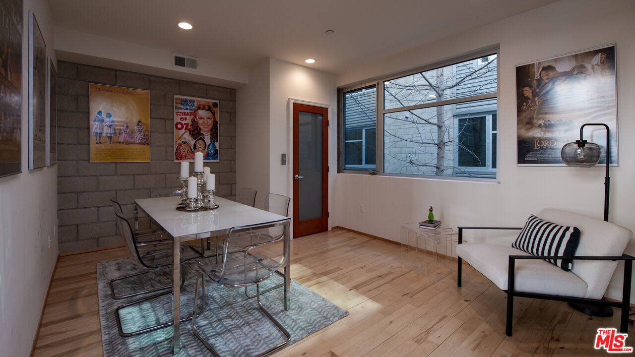 3450 Cahuenga Blvd Unit: 410, Hollywood Hills