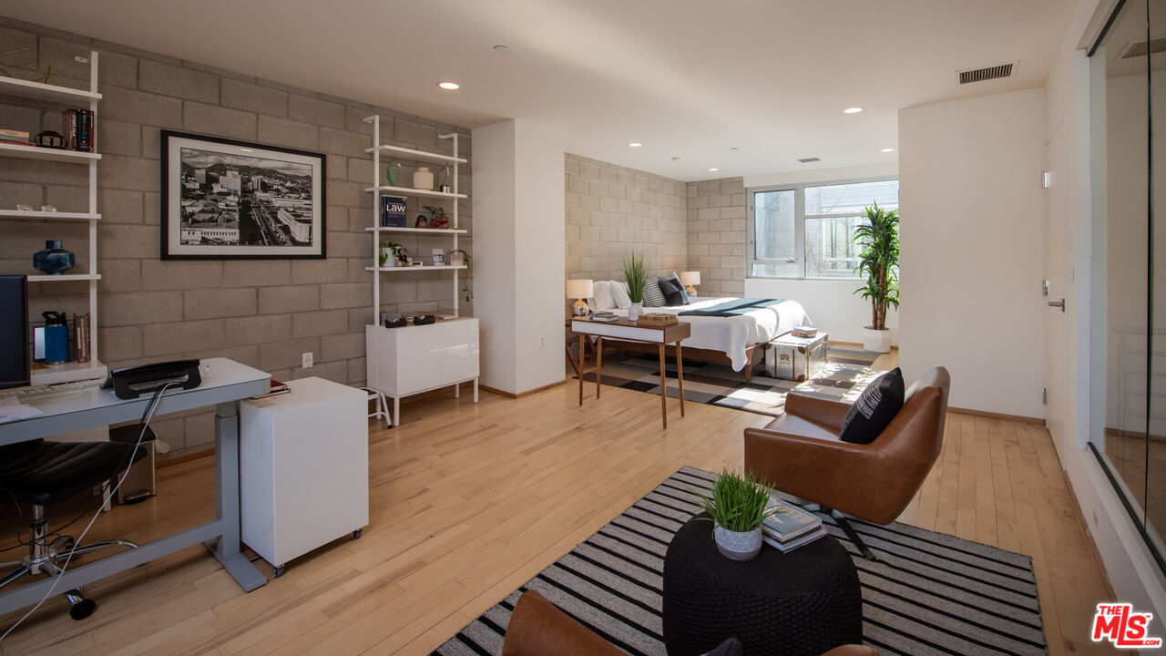 3450 Cahuenga Blvd Unit: 410, Hollywood Hills