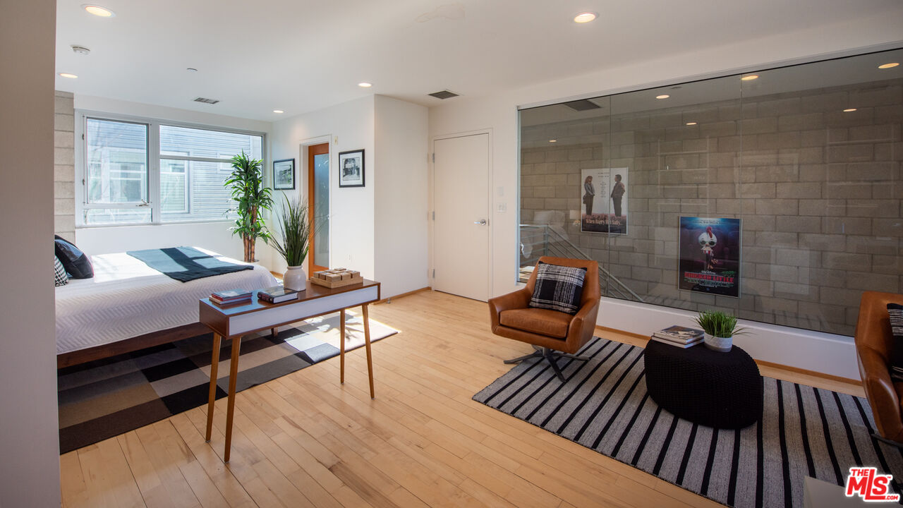 3450 Cahuenga Blvd Unit: 410, Hollywood Hills