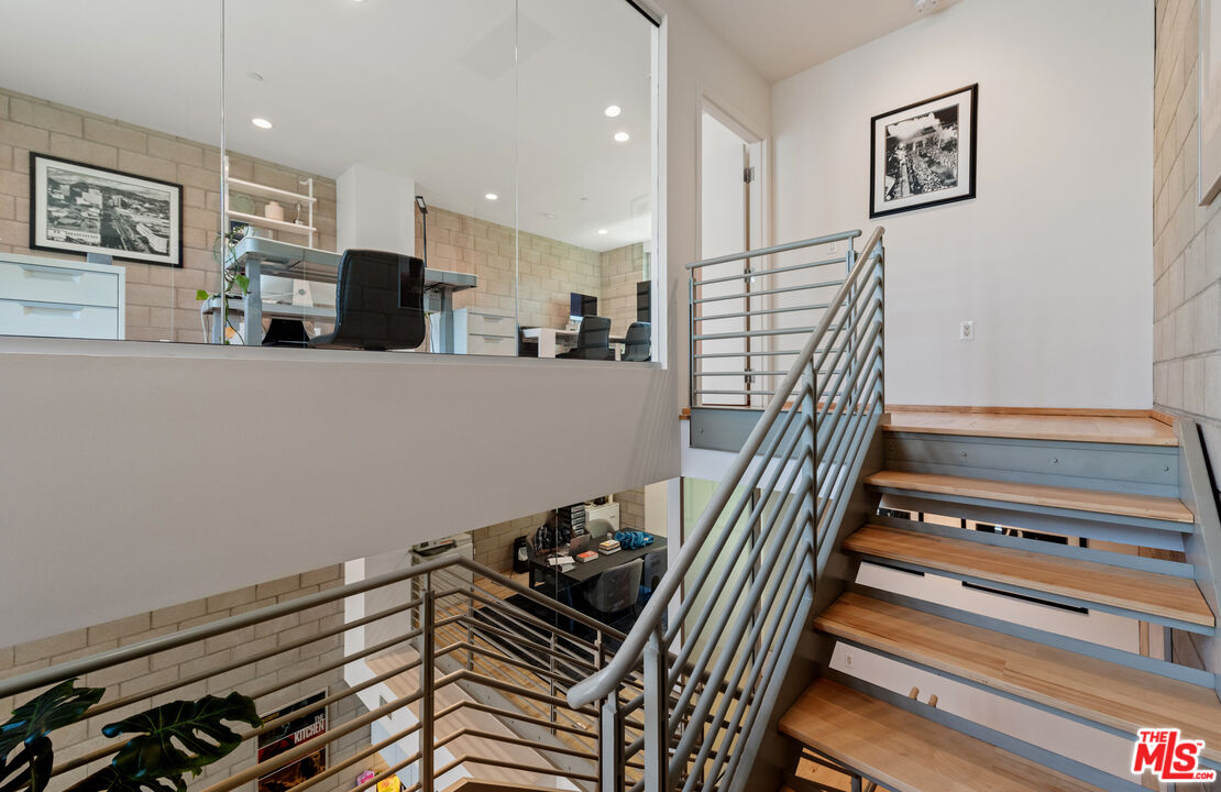 3450 Cahuenga Blvd Unit: 410, Hollywood Hills