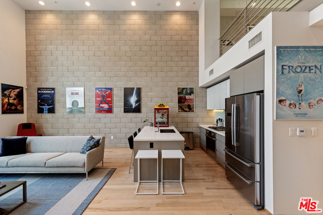 3450 Cahuenga Blvd Unit: 410, Hollywood Hills