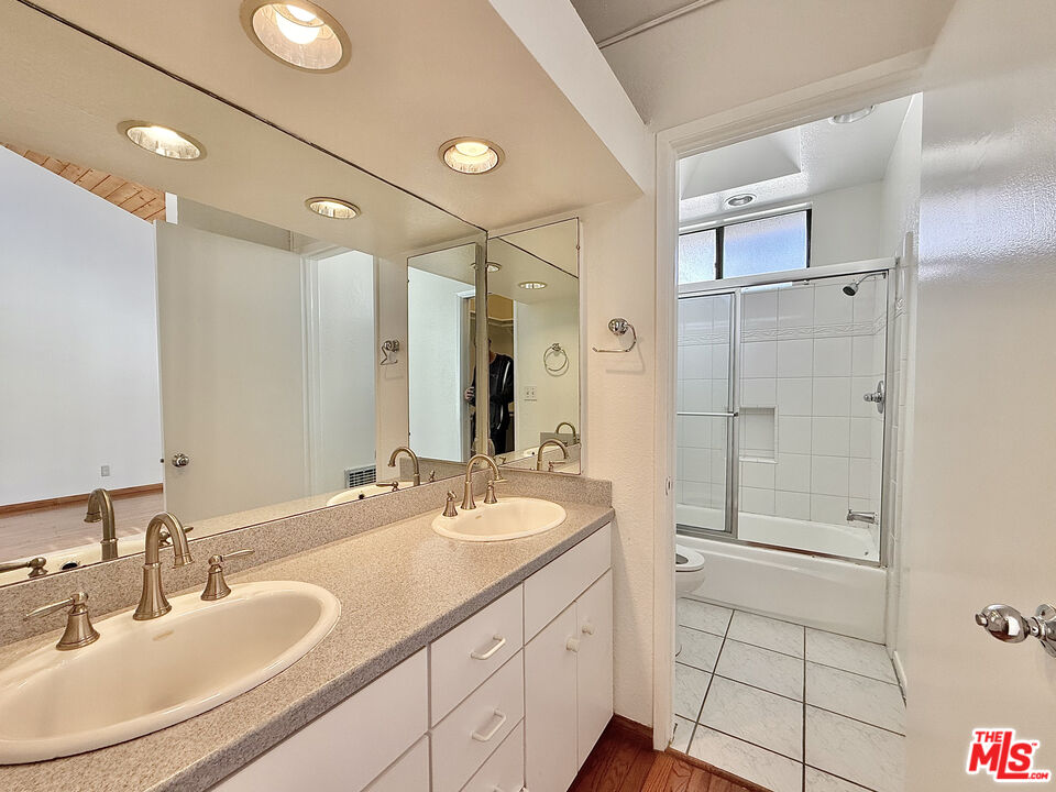 840 20th St Unit: 16