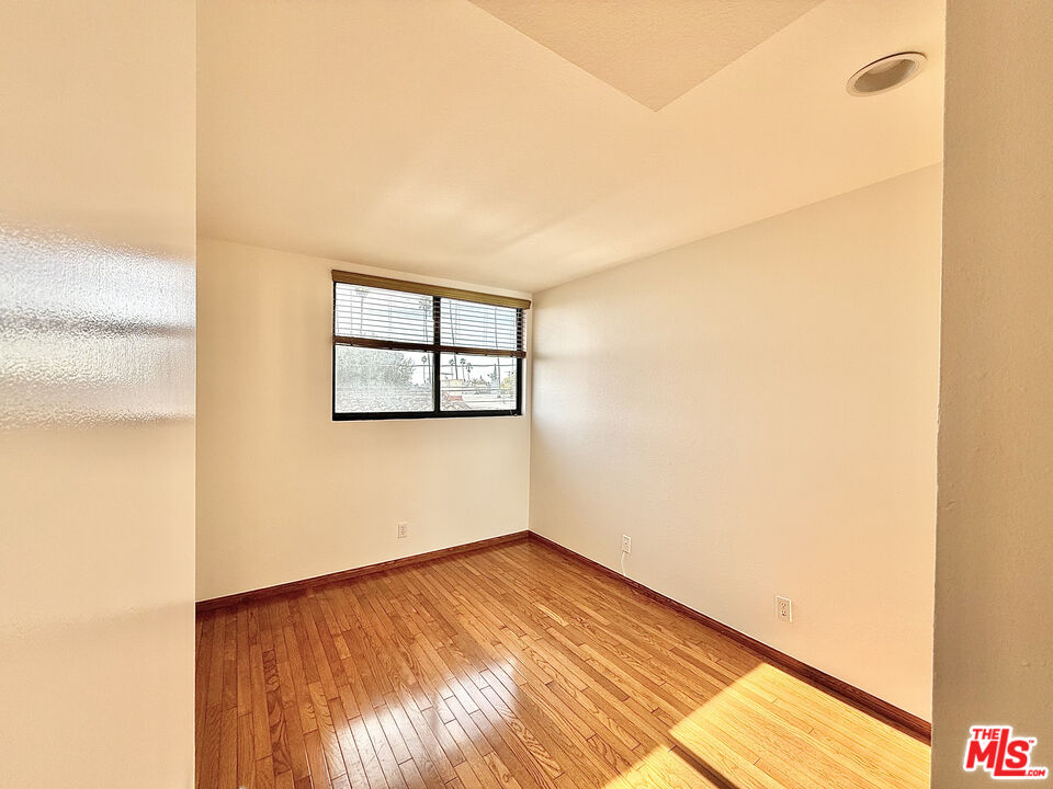 840 20th St Unit: 16