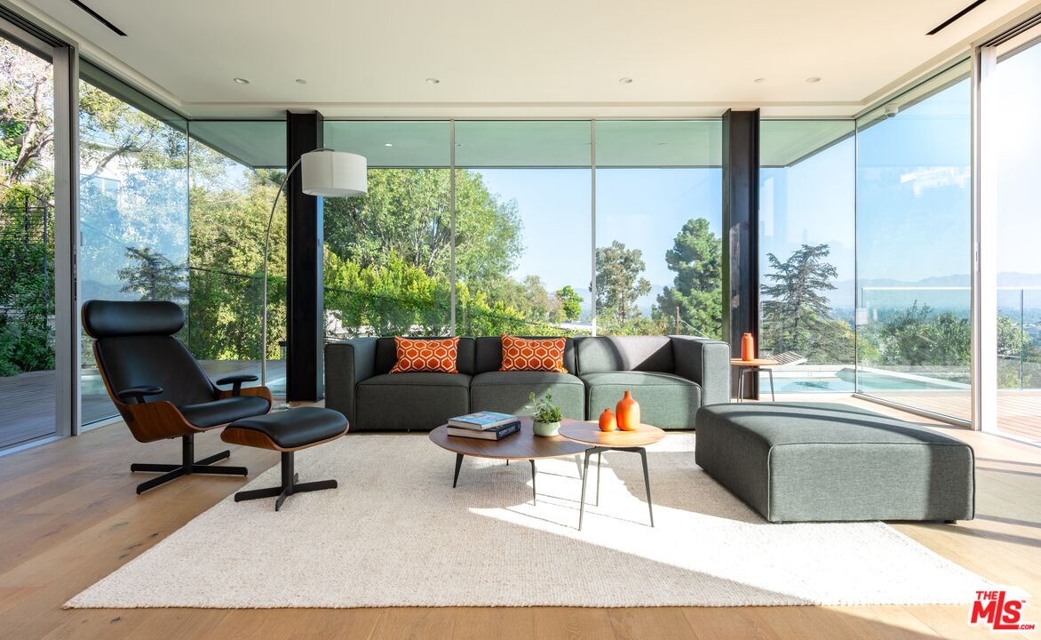 3925 Murietta Ave, Sherman Oaks