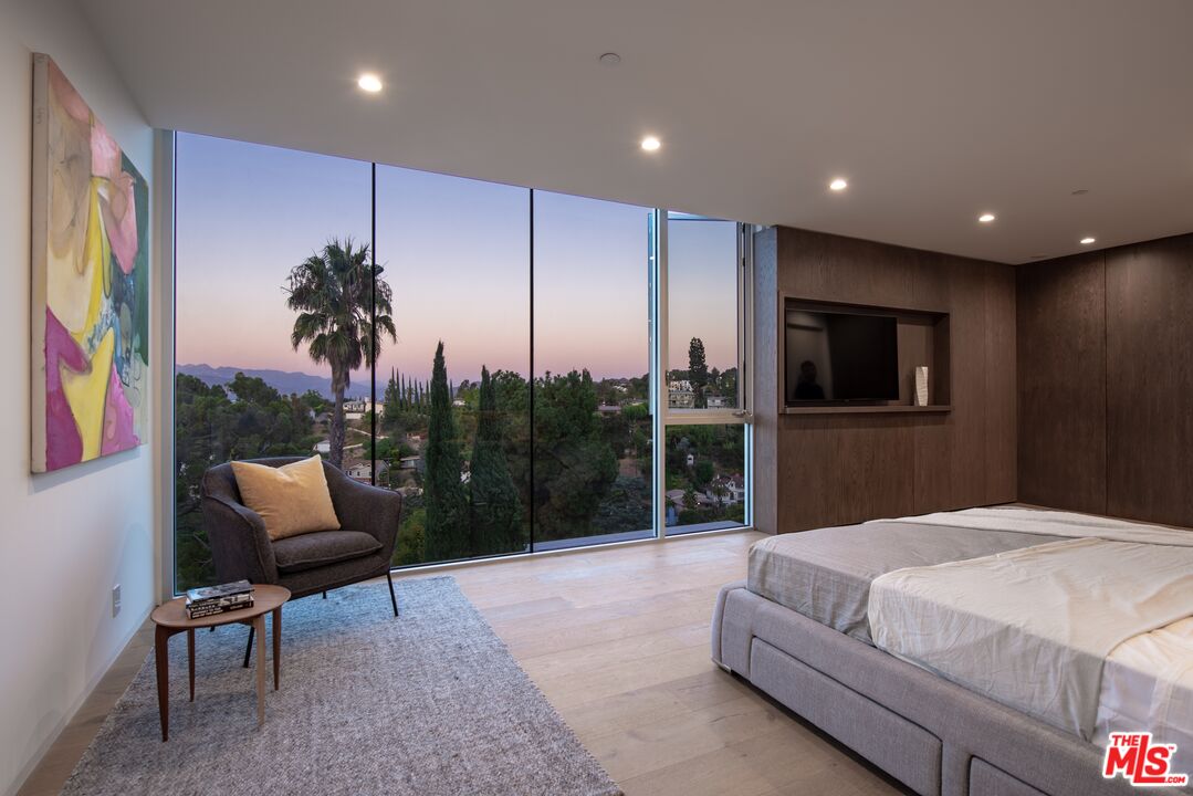 3925 Murietta Ave, Sherman Oaks