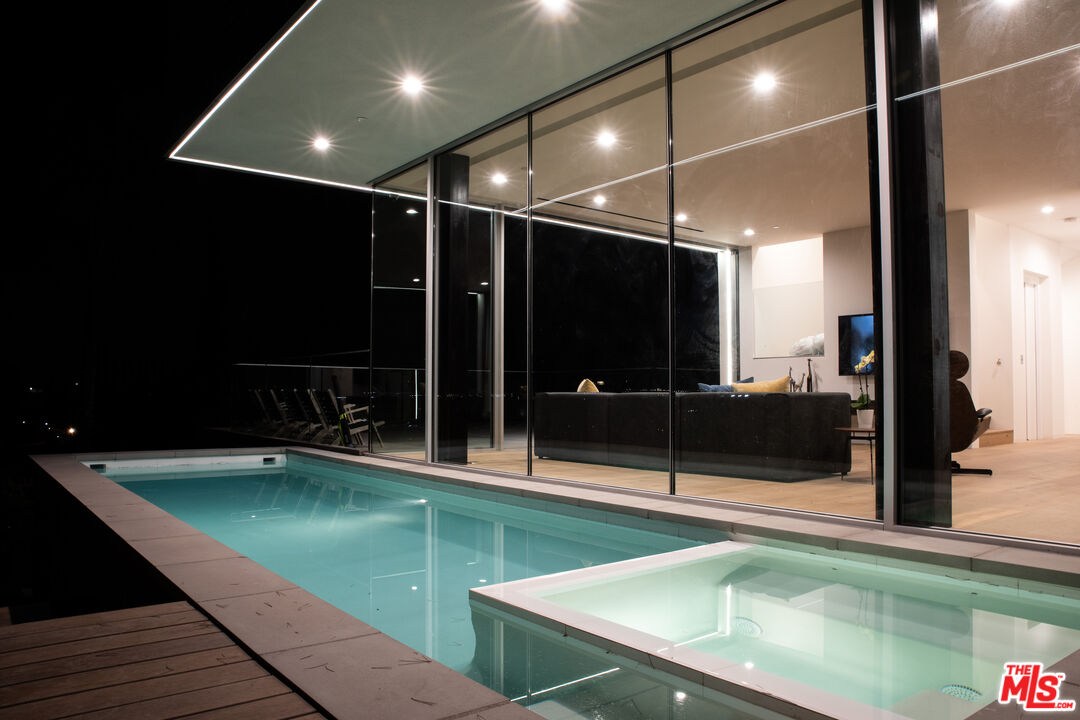 3925 Murietta Ave, Sherman Oaks