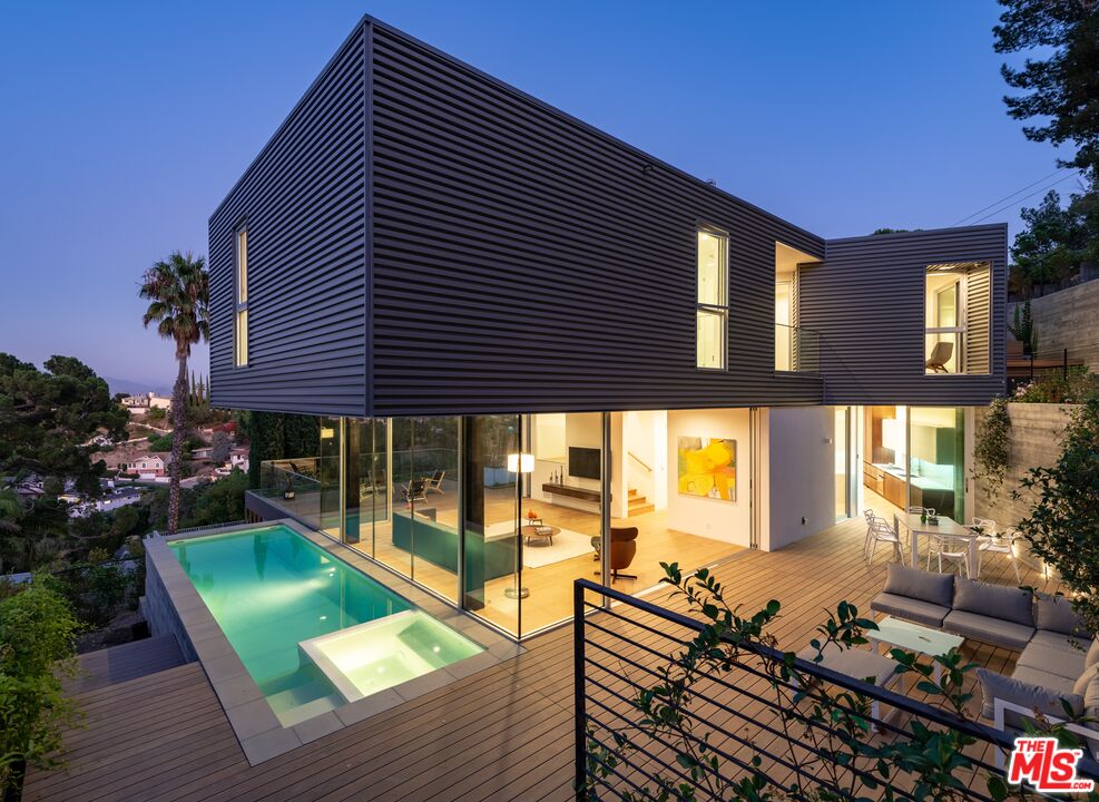 3925 Murietta Ave, Sherman Oaks